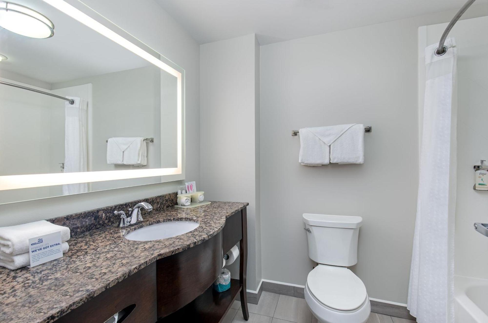 Holiday Inn Express & Suites - Cleveland Northwest By Ihg Dış mekan fotoğraf