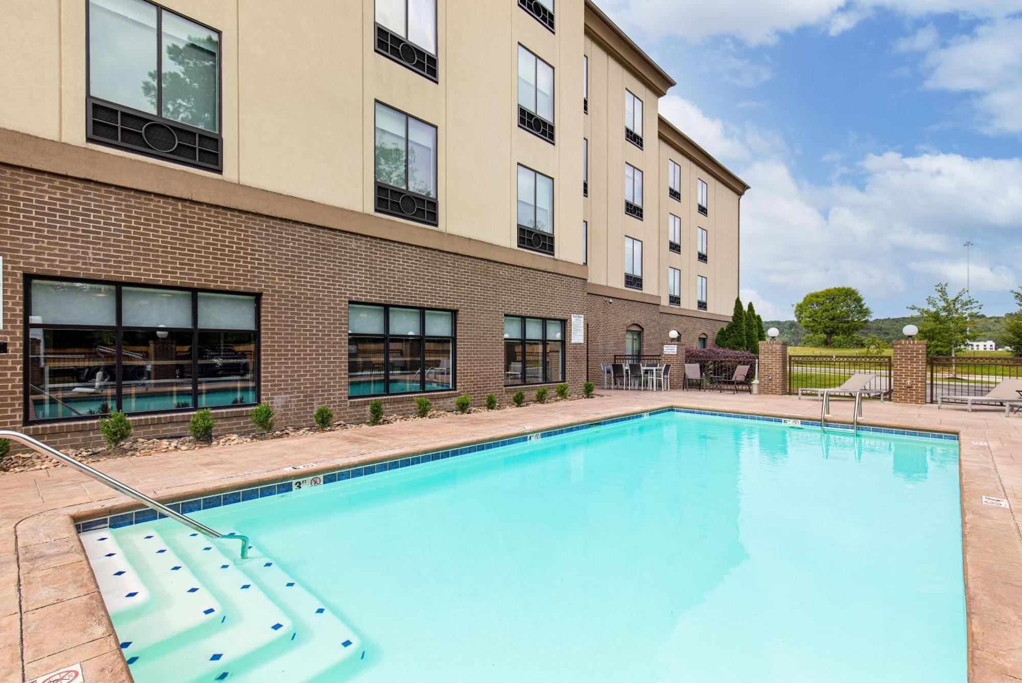 Holiday Inn Express & Suites - Cleveland Northwest By Ihg Dış mekan fotoğraf