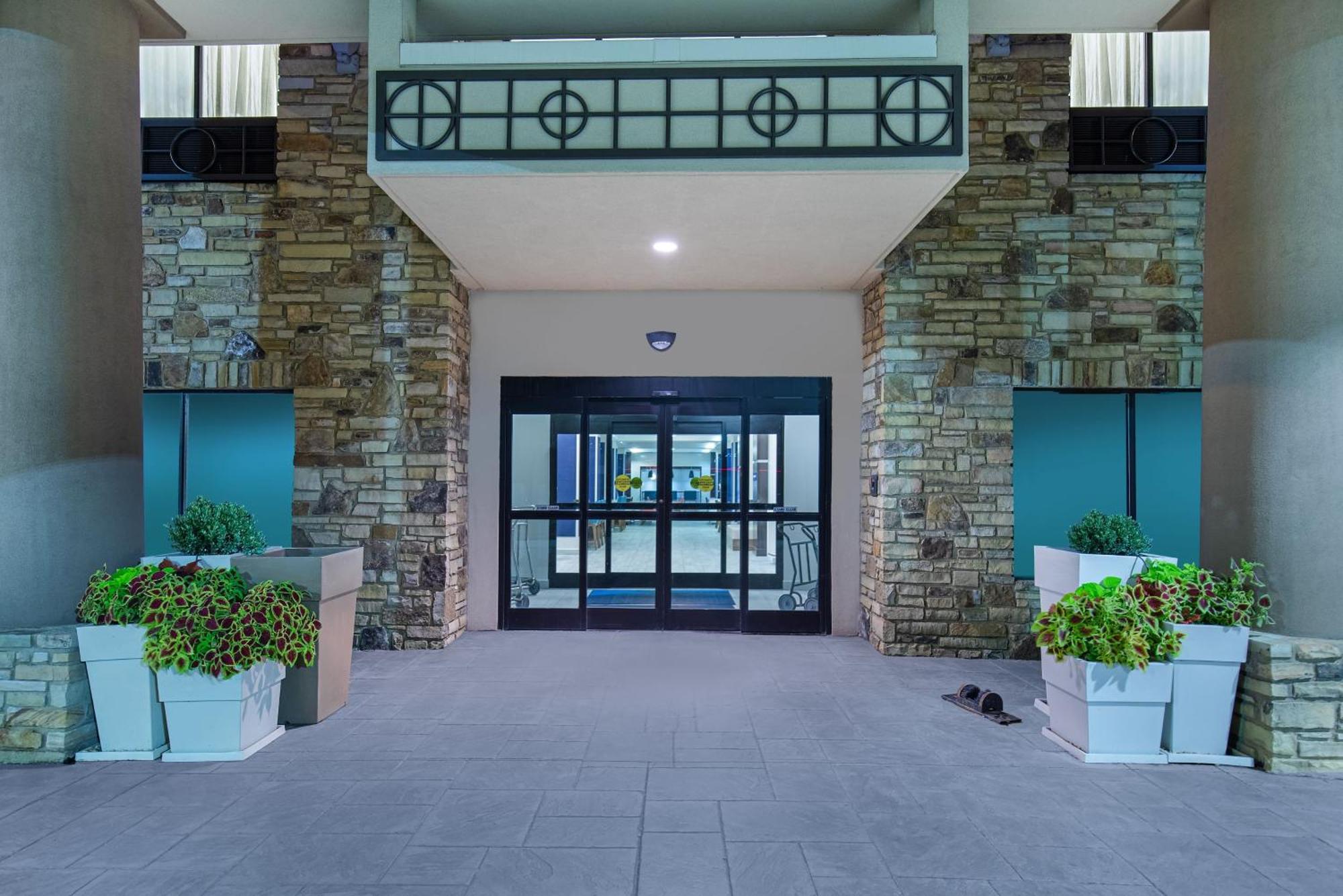Holiday Inn Express & Suites - Cleveland Northwest By Ihg Dış mekan fotoğraf