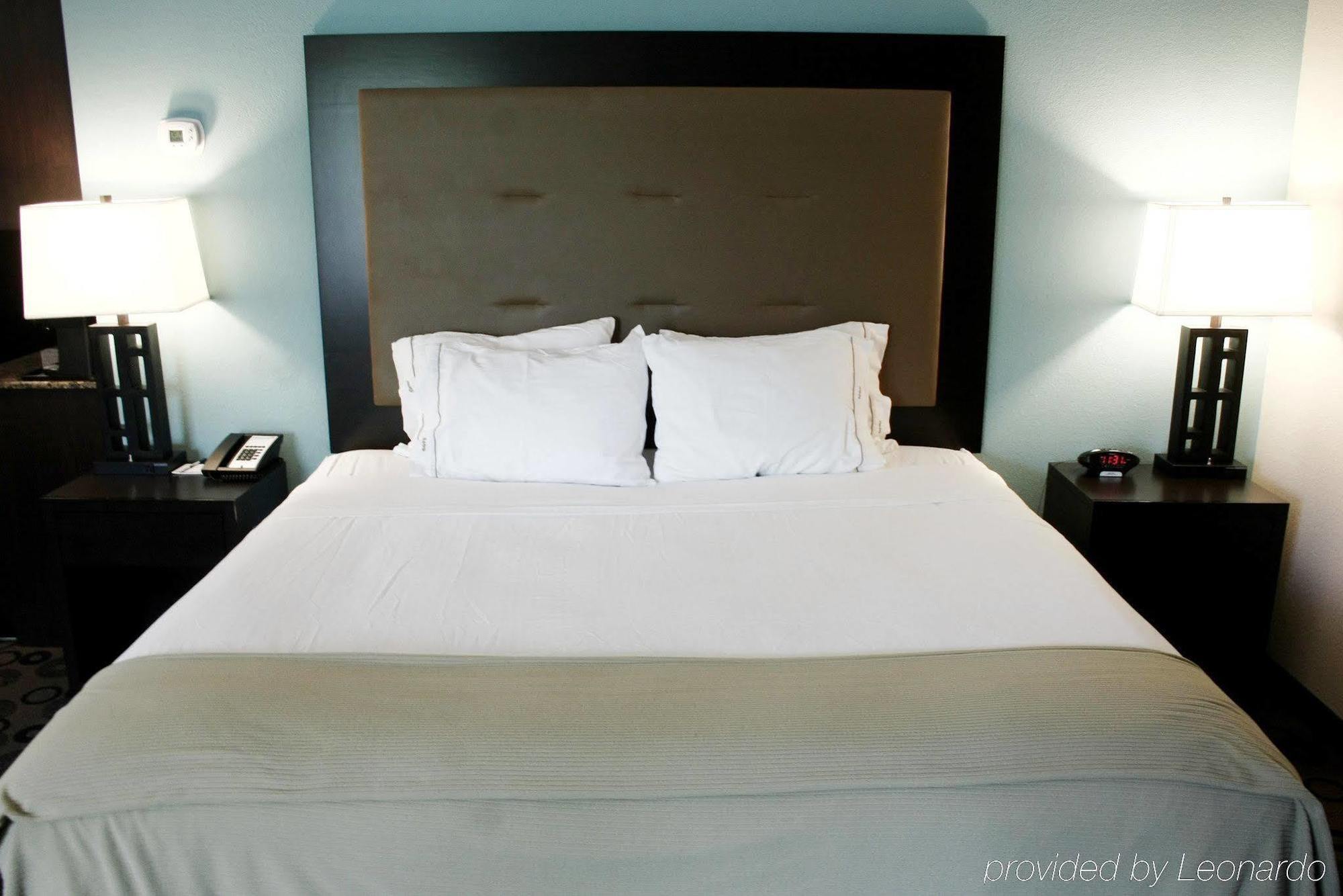 Holiday Inn Express & Suites - Cleveland Northwest By Ihg Dış mekan fotoğraf