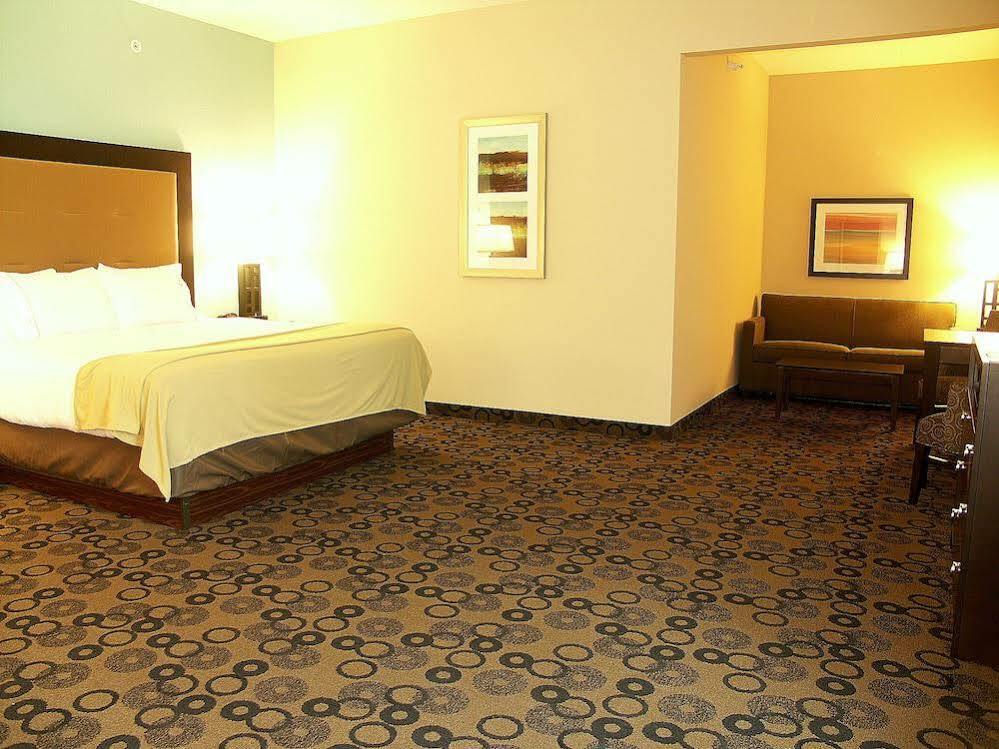 Holiday Inn Express & Suites - Cleveland Northwest By Ihg Dış mekan fotoğraf