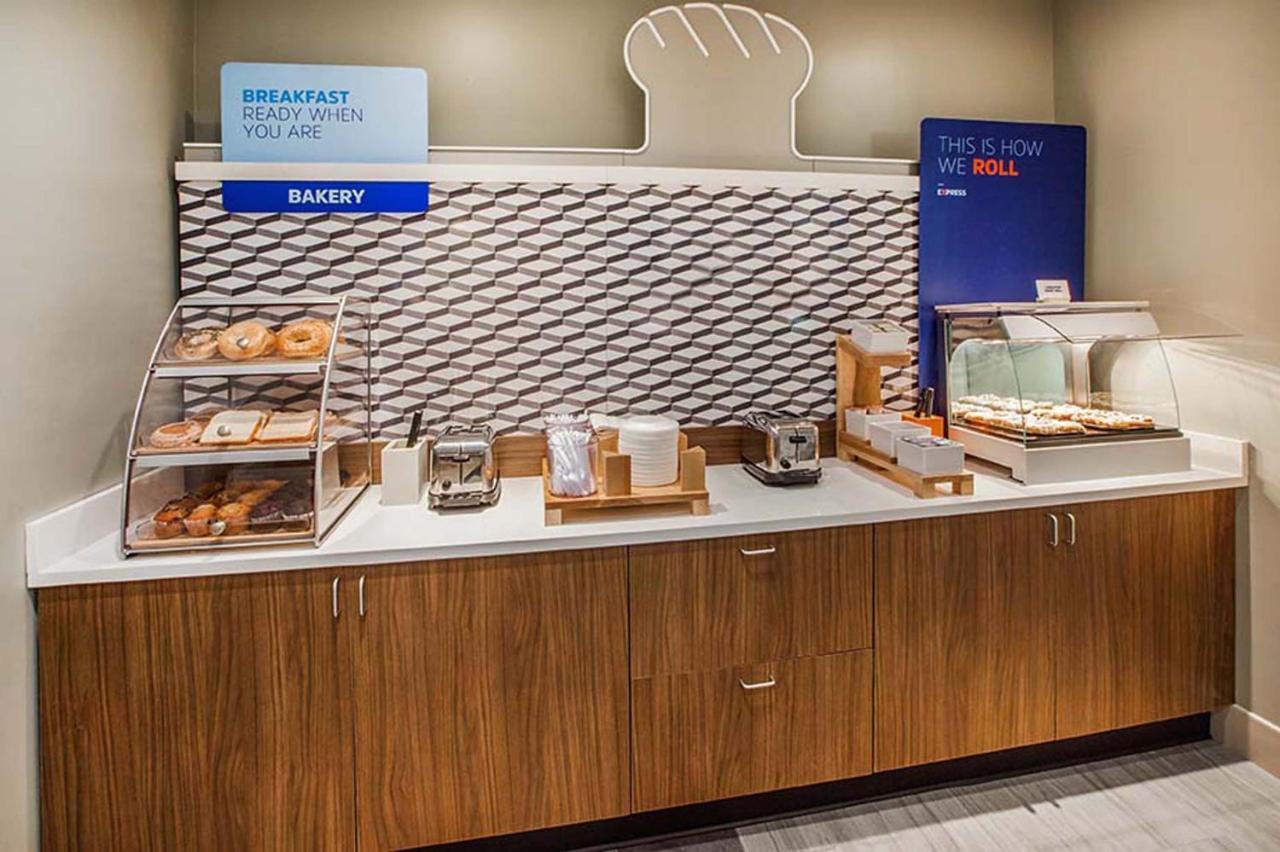 Holiday Inn Express & Suites - Cleveland Northwest By Ihg Dış mekan fotoğraf